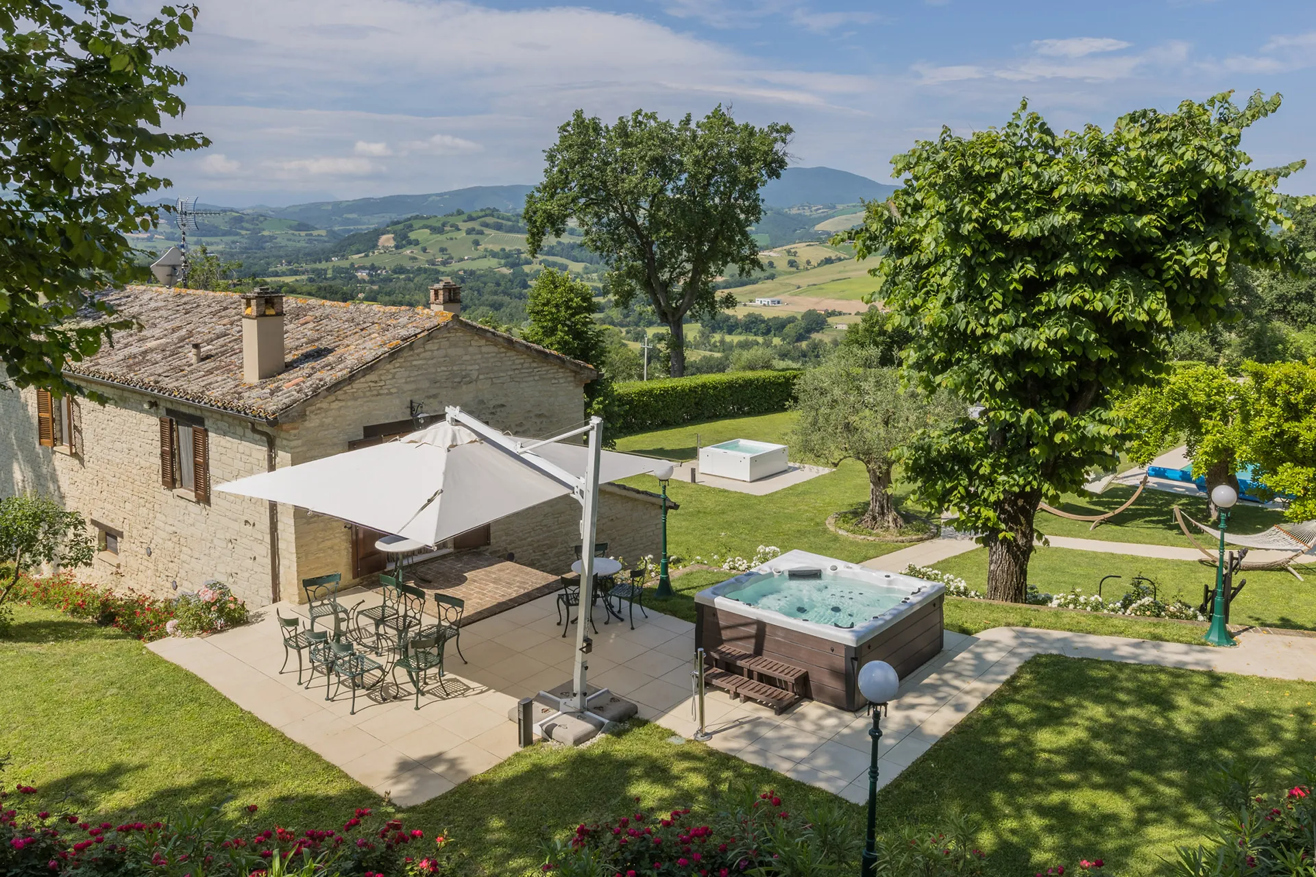 villa panoramica con piscina pesaro urbino